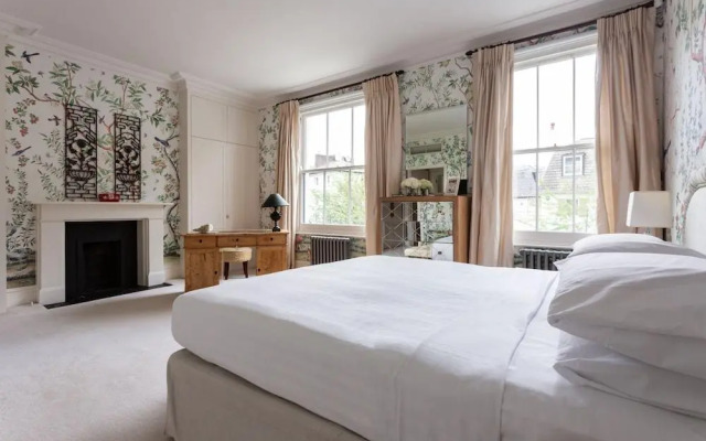 Warwick Gardens II by onefinestay