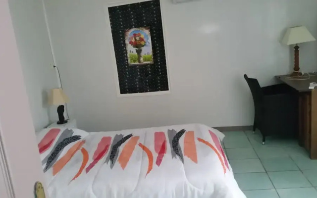 House With 2 Bedrooms in Petite-île, With Wonderful sea View, Furnishe - фото 2