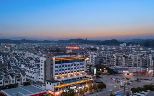 Wuyuan Qinghuawu International Hotel