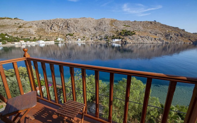 Emporio A Captivating 6-bed Villa in Nimborio