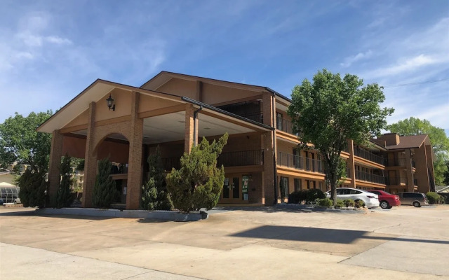 American Inn & Suites