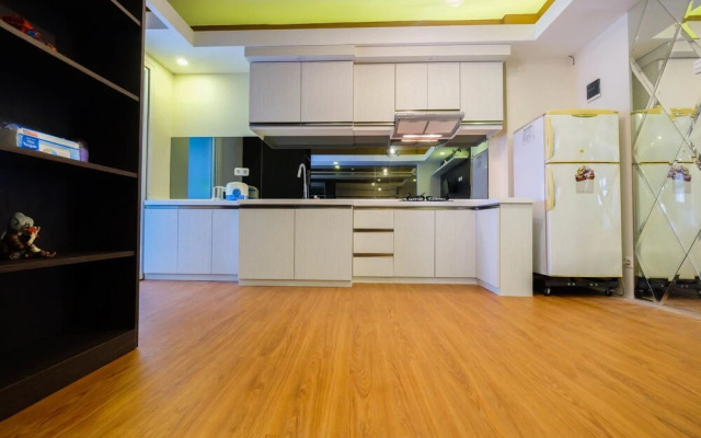 Spacious Studio Room at Green Pramuka Apartment