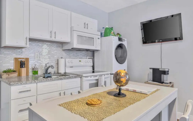 Sunny Tampa Home Near Downtown Stadiums