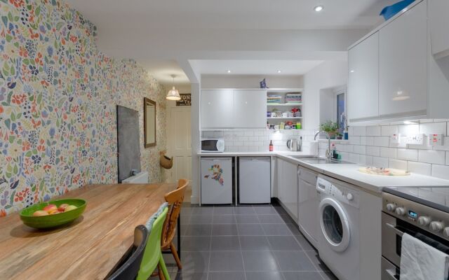 3 Bedroom Family House in Inner East London