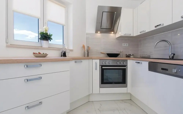 Amazing Home in Pisak with Hot Tub, WiFi & 4 Bedrooms