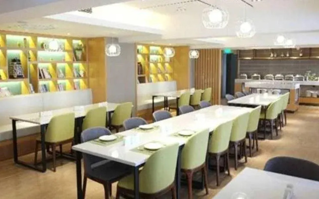 Yan'an Baimi Avenue Baotashan Atour Hotel