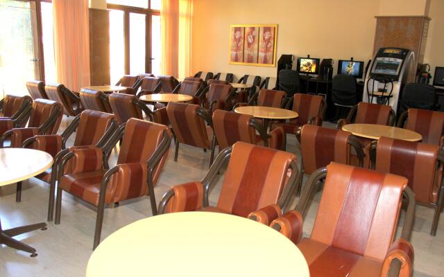 Lefkimi Hotel