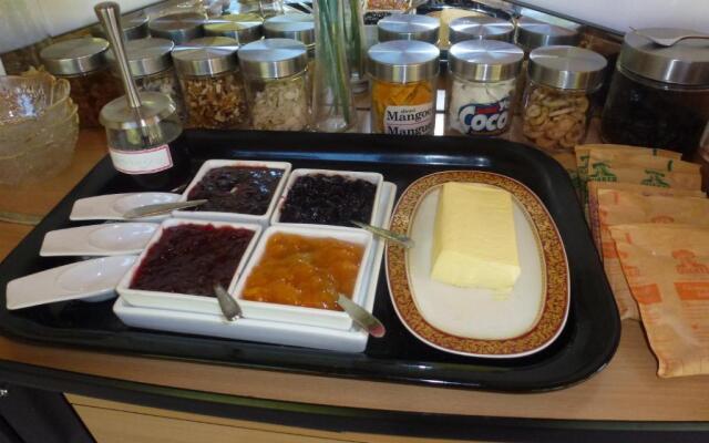 Little Black Bear Lodge/B&B