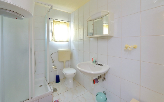 Room Aleksandra - 10 m from sea: R7 Bibinje, Zadar riviera