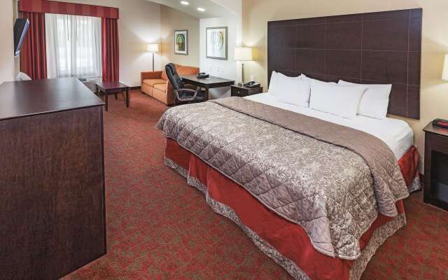 La Quinta Inn & Suites by Wyndham Columbus TX