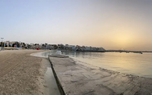 Sunset Modern Apt - Near Beach, Wifi & Cable TV