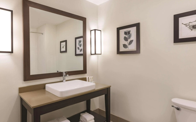 Country Inn & Suites by Radisson Macon West