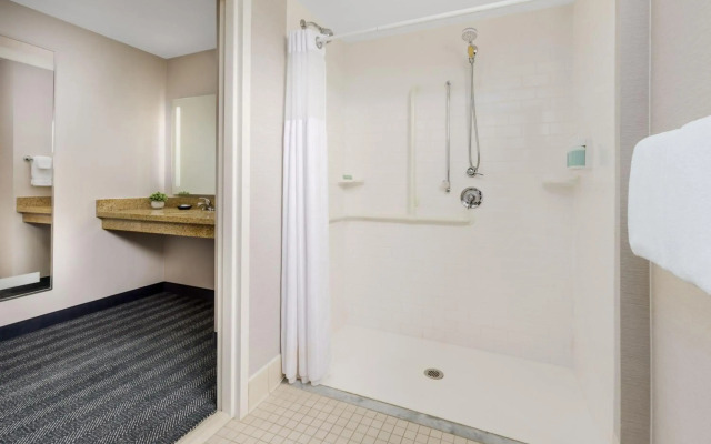 Courtyard by Marriott Keene Downtown