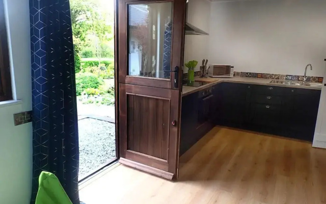 Tranquil Lodge Retreat in Penegoes