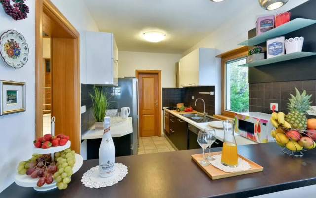 Nice Home in Zagreb With 6 Bedrooms and Wifi