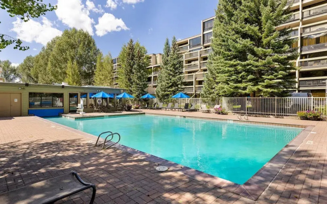 1483 Lakeside 1 Bedroom Condo