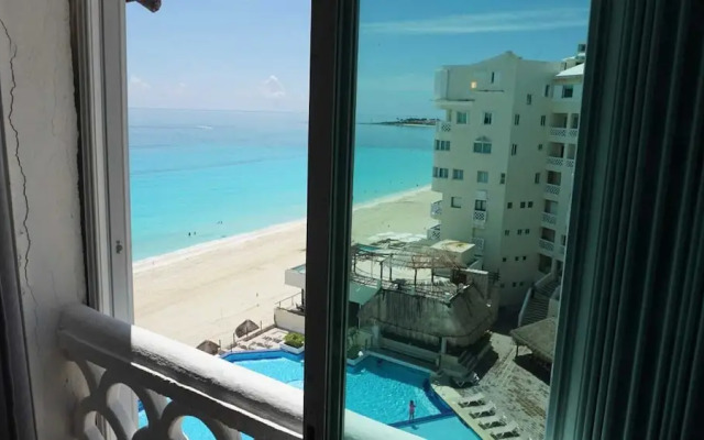 Cancun Plaza by Andiani Travel