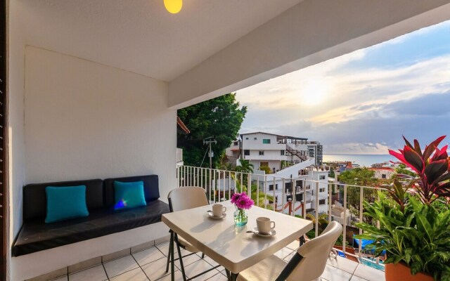 WIVC Alta Vista Condo - Stunning Views, Close to the Beach & Romantic Zone