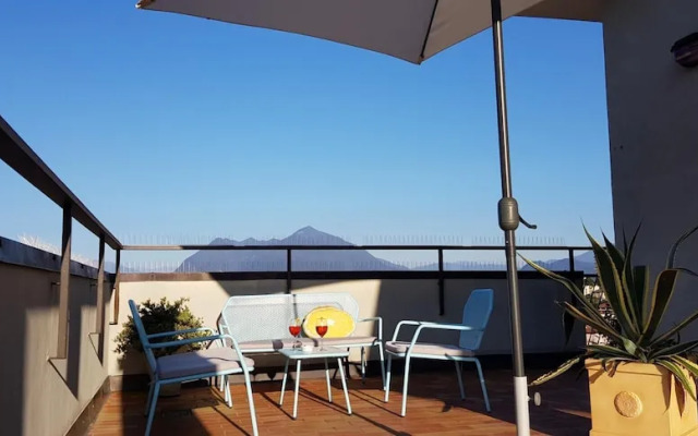 Terrace Lake View apt in Stresa With Lake View