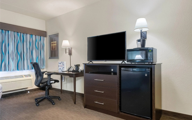 AmericInn by Wyndham Green Bay East