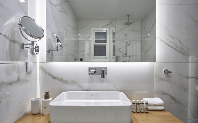 Chic n Bright 3Bd Apt with Hilton View