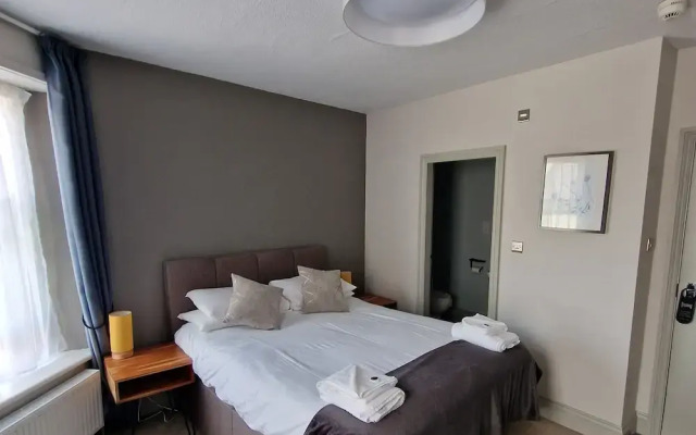 OYO The Victorian Cap