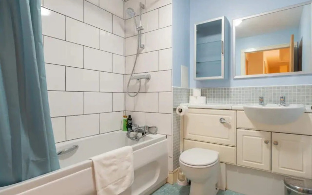 Homely 2 Bedroom Flat Close to Central Edinburgh