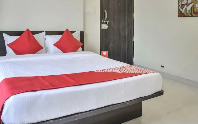 OYO 12042 Green Olives Apartments