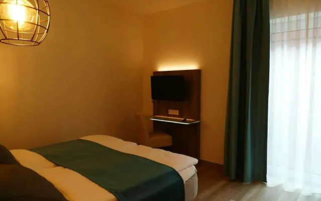 Meyn's Apartments & Hotel