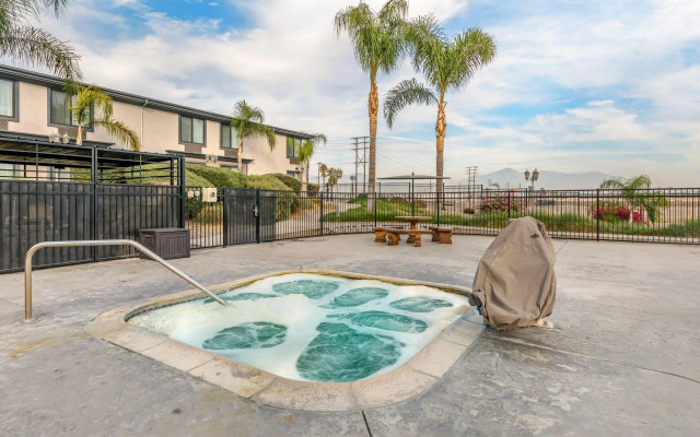 Comfort Inn & Suites Colton