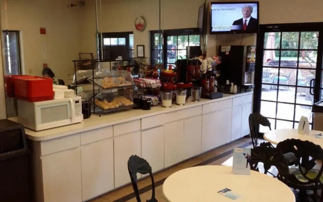 Ramada by Wyndham Temple Terrace/Tampa North