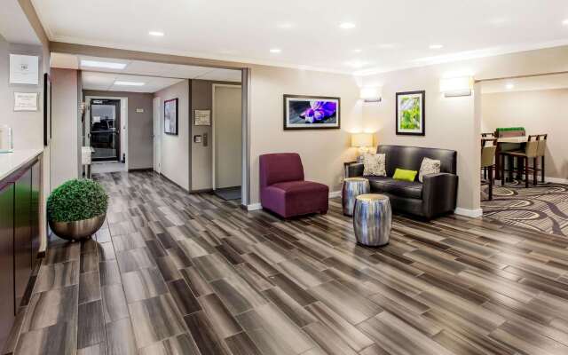 La Quinta Inn & Suites by Wyndham Houston Baytown East