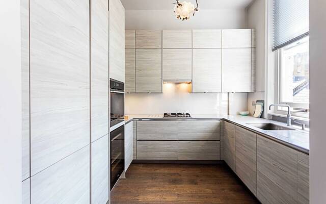 Well-designed Chelsea Flat