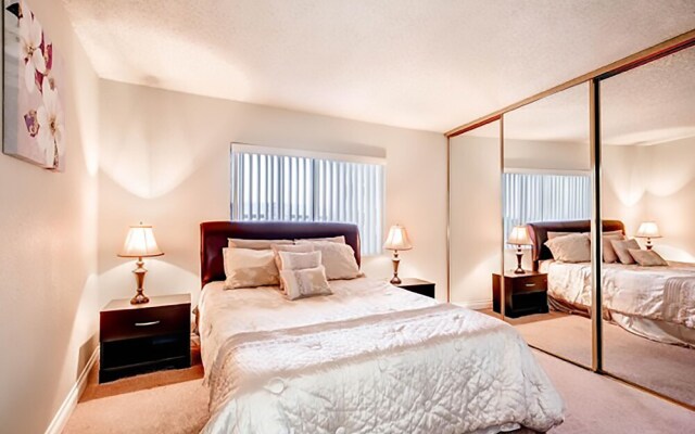 888 Convention Center 3 BEDROOM 2 BATH Condos