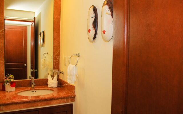 Luna Maya condo free access to Beach club