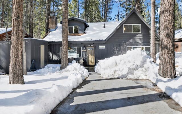 THE Teddy Bear Chalet #2257