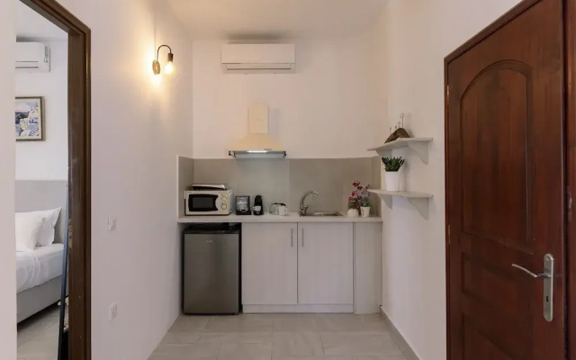 One Bedroom Apartment-sleeps 4 -sea View-parking