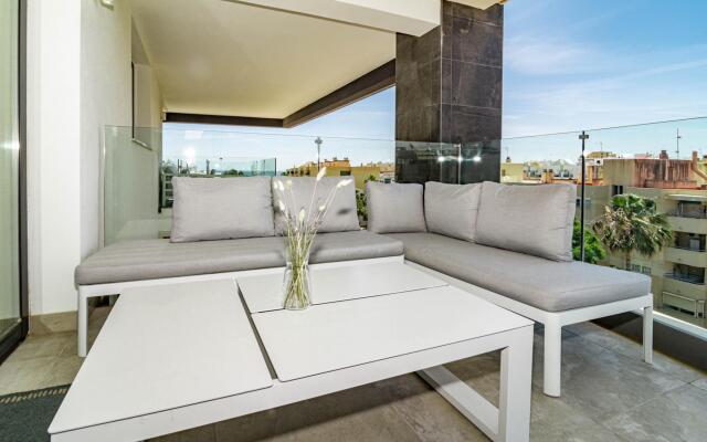 INF4.5P- modern 3 bed city apartment next to beach
