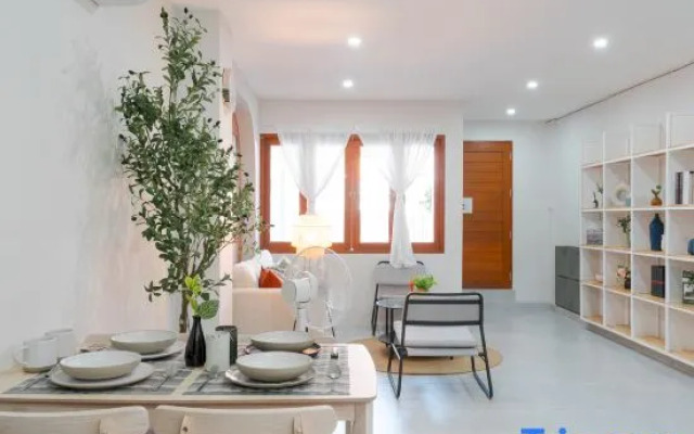 Modern Townhome / 2BR near CNX moat