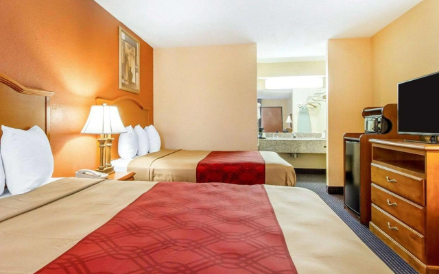 Econo Lodge Inn & Suites