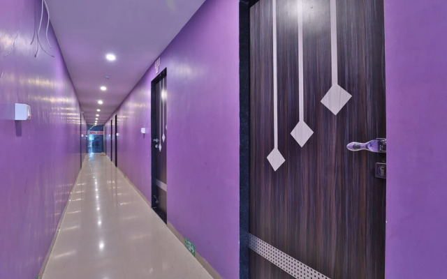 OYO 24833 Hotel Silver