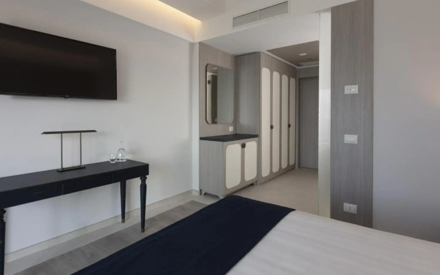 Summit Hotel