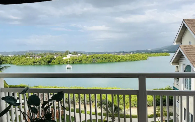 Luxury Apartments and Rooms The Lagoons