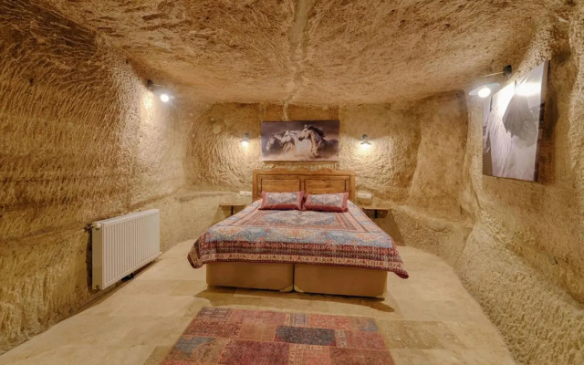 Avlu Cave House