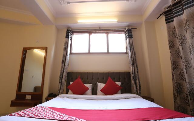 OYO 14212 Tanwar Regency