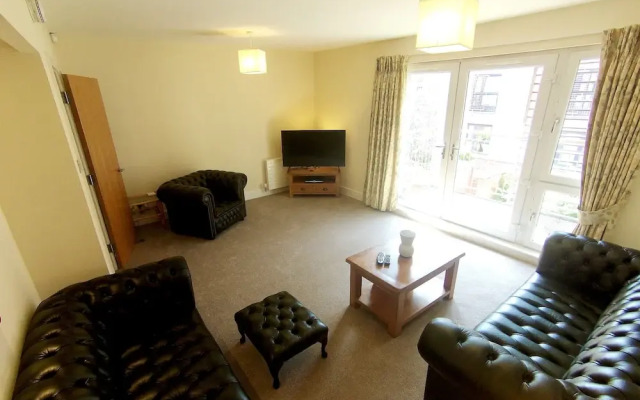 Charming 4 Bedroom Apartment by Royal Botanic Garden
