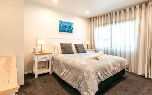 Onetangi Beach Apartments