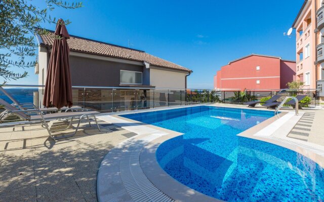 Modern Apartment in Crikvenica with Swimming Pool