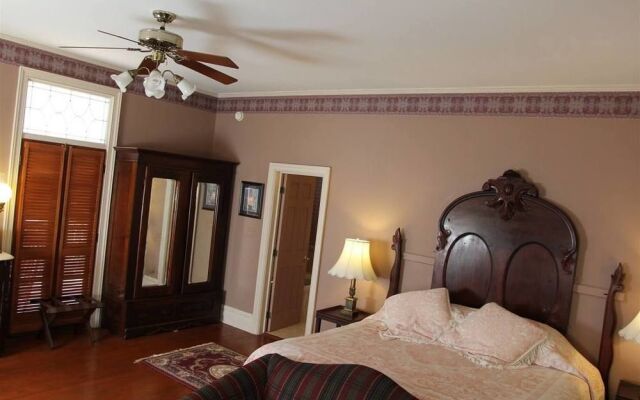 Corners Mansion Inn - A Bed & Breakfast