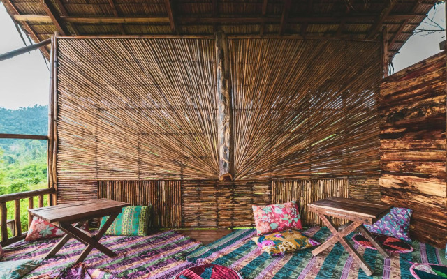 Jungle bar Resto & Cottages